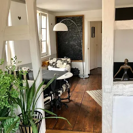 Bed & Breakfast Quai 17 4*