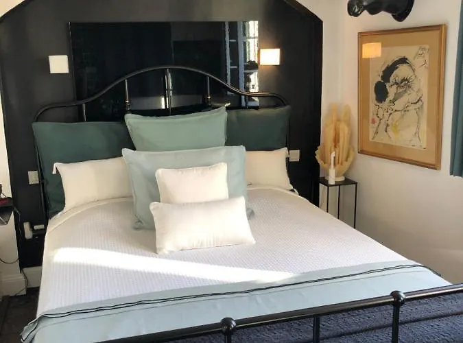 Quai 17 Bed & Breakfast 4*